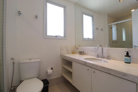 Banheiro da Suíte de apartamento à venda com 1 quarto, 51m² em Itaim Bibi, São Paulo