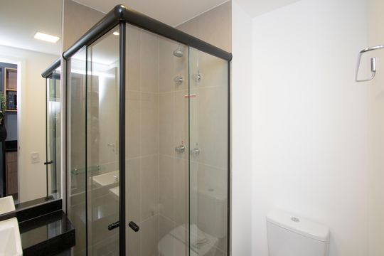 Banheiro de kitnet/studio para alugar com 1 quarto, 17m² em Santo Amaro, São Paulo