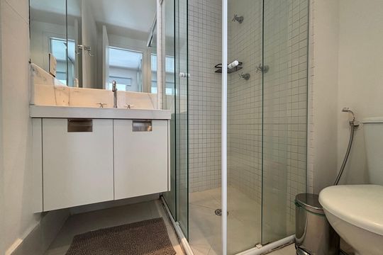 Banheiro de kitnet/studio à venda com 1 quarto, 37m² em Itaim Bibi, São Paulo