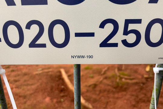Placa de apartamento para alugar com 2 quartos, 64m² em Jardim Itu, Porto Alegre