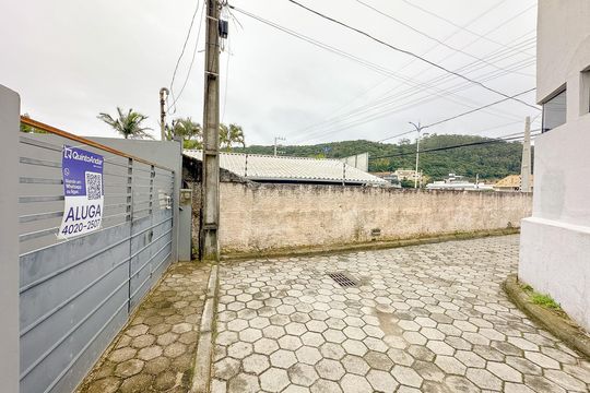 Vista da Rua de casa para alugar com 2 quartos, 110m² em Ingleses do Rio Vermelho, Florianópolis