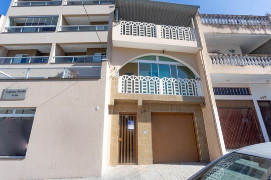 Fachada + placa de casa para alugar com 1 quarto, 85m² em Centro, Diadema