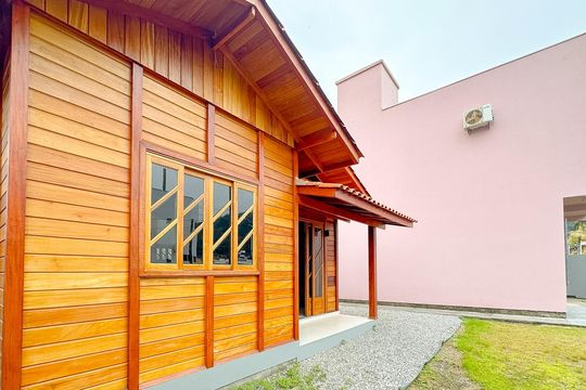 Fachada de casa para alugar com 2 quartos, 42m² em Ingleses do Rio Vermelho, Florianópolis