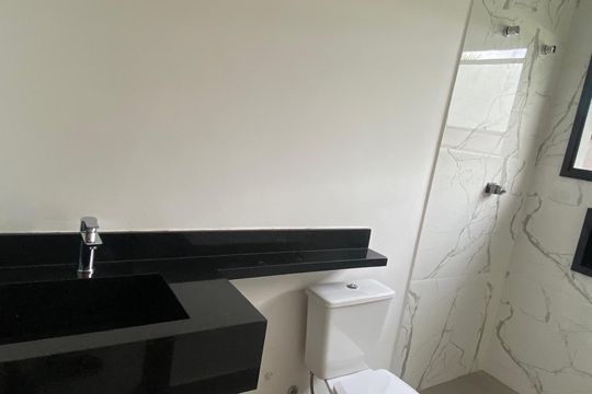 Banheiro de casa de condomínio para alugar com 3 quartos, 256m² em Condomínio Santa Adélia, Cotia