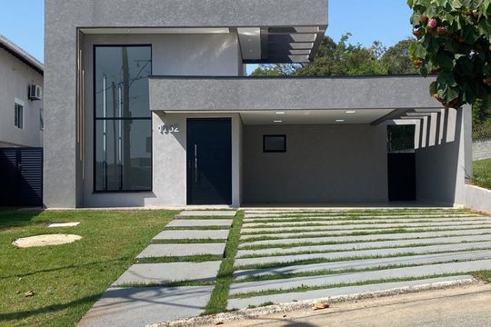 Fachada de casa de condomínio para alugar com 3 quartos, 256m² em Condomínio Santa Adélia, Cotia