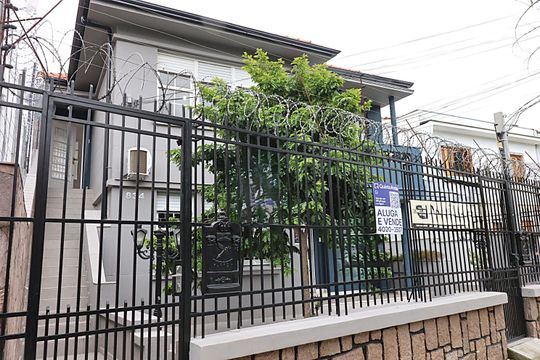 Casa para alugar com 5 quartos, 262m² em São Geraldo, Porto Alegre
