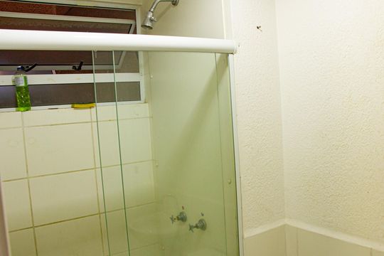Banheiro de apartamento para alugar com 2 quartos, 41m² em Santa Cruz, Rio de Janeiro