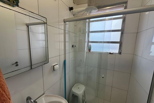 Banheiro de apartamento para alugar com 1 quarto, 40m² em Centro, São Vicente
