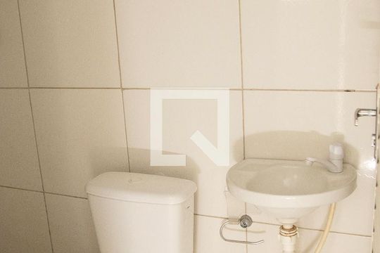 Banheiro de kitnet/studio para alugar com 1 quarto, 45m² em Setor Goiania Dois, Goiânia