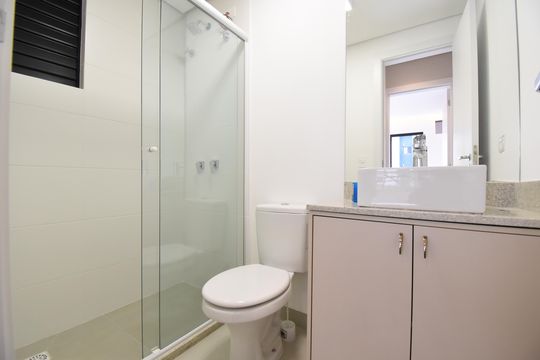 Banheiro 2 de apartamento à venda com 2 quartos, 62m² em Tingui, Curitiba