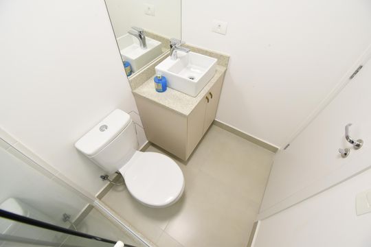 Banheiro 2 de apartamento à venda com 2 quartos, 62m² em Tingui, Curitiba