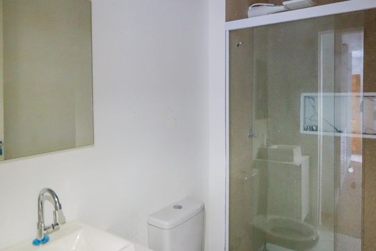 Banheiro de kitnet/studio à venda com 1 quarto, 30m² em Jardim Sabara, São Paulo