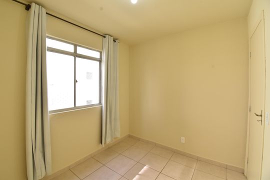Quarto 2 de apartamento para alugar com 2 quartos, 44m² em Santa Cândida, Curitiba