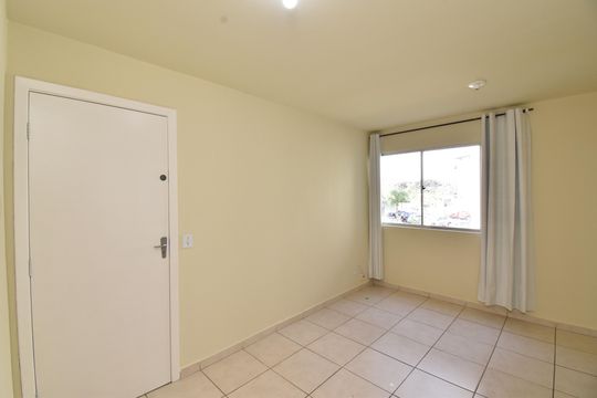 Sala de apartamento para alugar com 2 quartos, 44m² em Santa Cândida, Curitiba