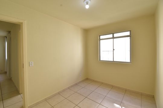 Quarto 1 de apartamento para alugar com 2 quartos, 44m² em Santa Cândida, Curitiba