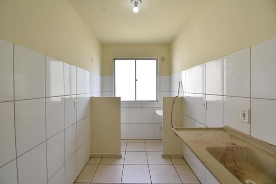 Cozinha de apartamento para alugar com 2 quartos, 44m² em Santa Cândida, Curitiba
