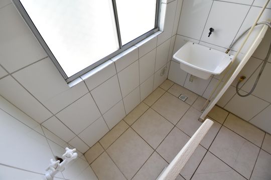 Cozinha e Área de Serviço de apartamento para alugar com 2 quartos, 44m² em Santa Cândida, Curitiba