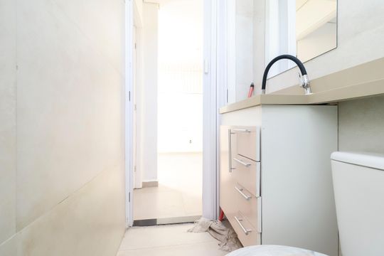 Banheiro de apartamento para alugar com 2 quartos, 45m² em Jardins Recanto das Rosas, São Paulo