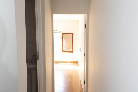Corredor de casa à venda com 2 quartos, 90m² em Parque Casa de Pedra, São Paulo