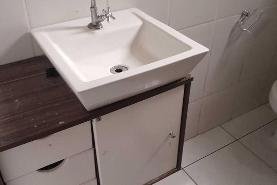 Banheiro de apartamento para alugar com 2 quartos, 75m² em Covanca, São Gonçalo