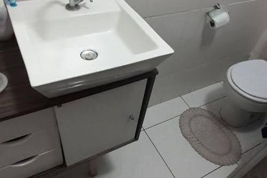 Banheiro de apartamento para alugar com 2 quartos, 75m² em Covanca, São Gonçalo