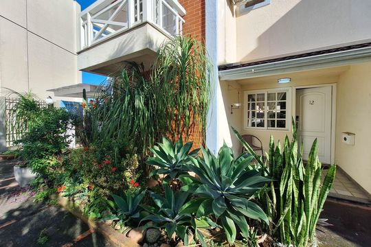 Quintal de casa de condomínio à venda com 4 quartos, 240m² em Ingá, Niterói