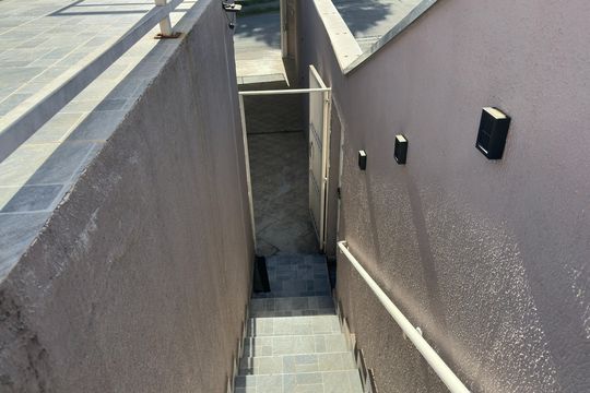 Entrada de kitnet/studio para alugar com 1 quarto, 35m² em Jardim das Industrias, Jacareí
