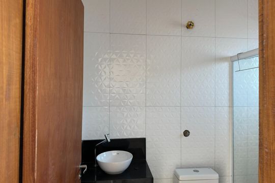 Banheiro de kitnet/studio para alugar com 1 quarto, 35m² em Jardim das Industrias, Jacareí