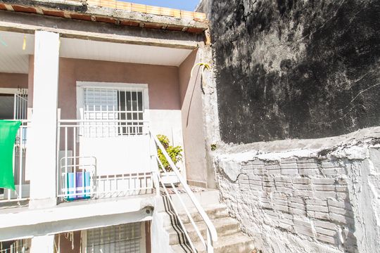 Entrada de casa para alugar com 2 quartos, 70m² em Jardim Cecilia Cristina, Carapicuíba