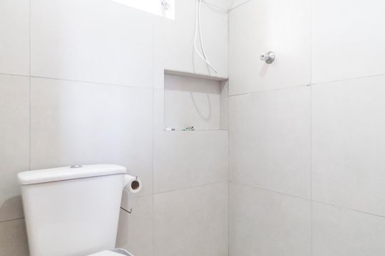 Banheiro de casa para alugar com 2 quartos, 70m² em Jardim Cecilia Cristina, Carapicuíba
