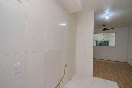Cozinha e Área de Serviço de apartamento para alugar com 2 quartos, 41m² em Mário Quintana, Porto Alegre