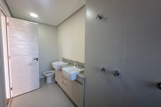 Banheiro da Suíte 2 de apartamento à venda com 2 quartos, 112m² em Alphaville Comercial, Barueri