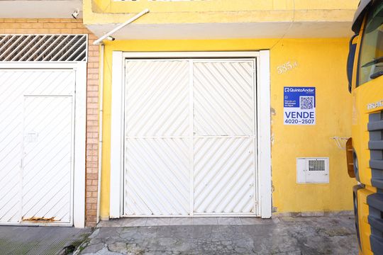 Placa grande instalada na fachada do imóvel no dia 30.06.2026 - Código da placa: UKLP-590 de casa à venda com 2 quartos, 142m² em Parque Paulistano, São Paulo