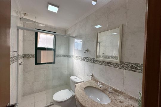 Banheiro da Suíte de apartamento para alugar com 3 quartos, 90m² em Alphaville, Barueri