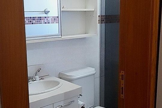 Banheiro de casa para alugar com 3 quartos, 183m² em Jardim Itu, Porto Alegre