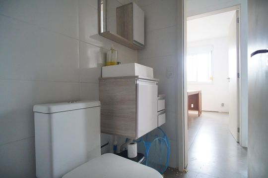 Banheiro de apartamento à venda com 2 quartos, 54m² em Operário, Novo Hamburgo