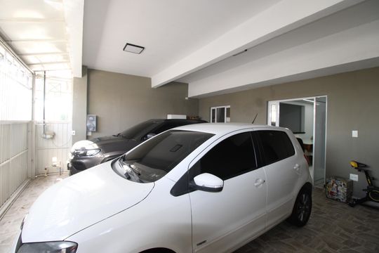 Garagem de casa à venda com 3 quartos, 315m² em Vila Verde, São Paulo