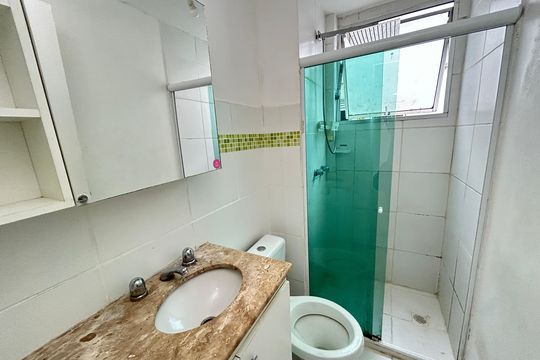 Banheiro de apartamento para alugar com 2 quartos, 44m² em Pavuna, Nilópolis