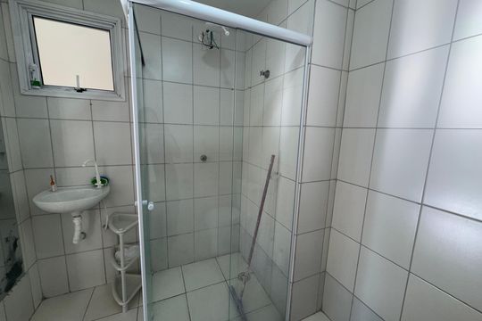 Banheiro de apartamento para alugar com 2 quartos, 49m² em Metalúrgicos, Osasco