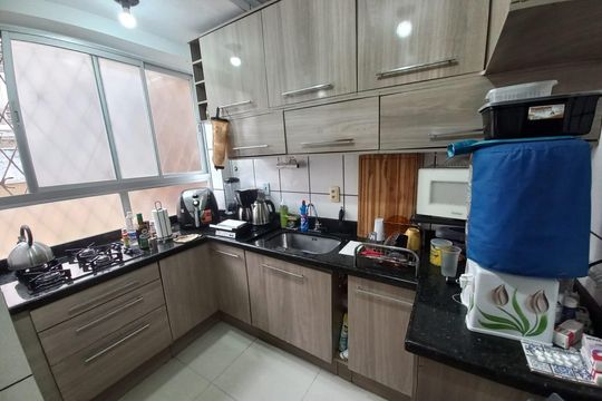 Cozinha de apartamento à venda com 2 quartos, 58m² em Menino Deus, Porto Alegre