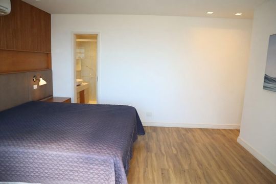 QUARTO 1 de apartamento para alugar com 3 quartos, 110m² em Barra da Tijuca, Rio de Janeiro