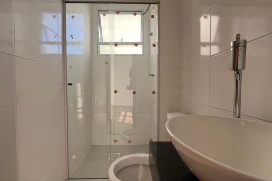 Banheiro Social de apartamento para alugar com 2 quartos, 72m² em Tijuca, Belo Horizonte