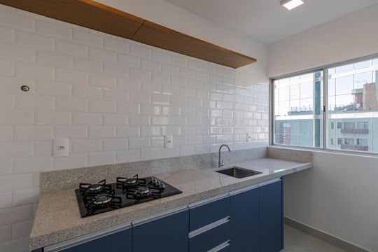 Cozinha de apartamento para alugar com 1 quarto, 30m² em Itaim Bibi, São Paulo