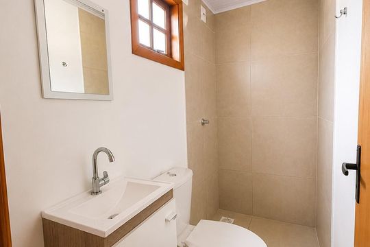 Banheiro 1 de casa para alugar com 2 quartos, 64m² em Guarani, Novo Hamburgo