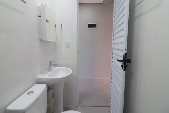 Banheiro de casa para alugar com 1 quarto, 49m² em Jardim Ype, Osasco