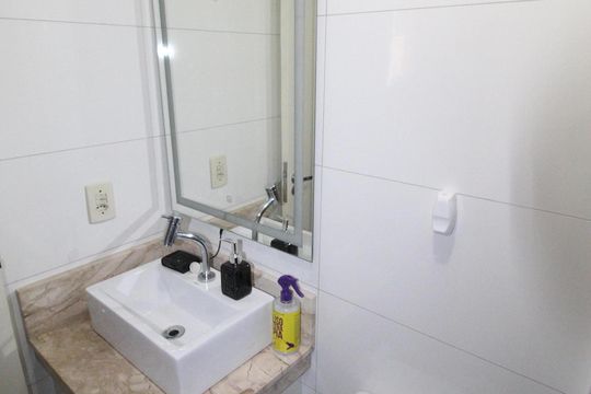 Banheiro da Suíte de apartamento para alugar com 2 quartos, 50m² em Jardim Terras do Sul, São José dos Campos