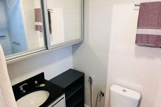 Banheiro de kitnet/studio à venda com 1 quarto, 38m² em Jardim Botânico, Porto Alegre