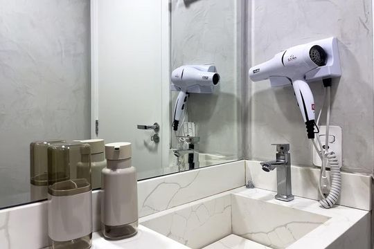 Banheiro de apartamento à venda com 2 quartos, 40m² em Cidade Jardim, São Paulo