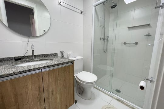 Banheiro 1 de apartamento à venda com 3 quartos, 68m² em Ferreira, São Paulo