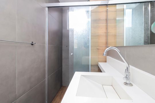Banheiro de apartamento à venda com 2 quartos, 38m² em Núcleo Lageado, São Paulo